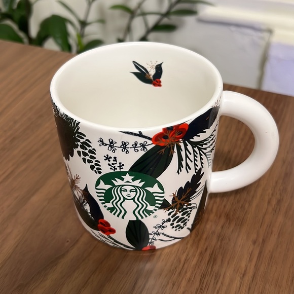 STARBUCKS 2021 CHRISTMAS
Snowflake Holly Pine COFFEE MUG 12oz
White Green - Picture 2 of 6
